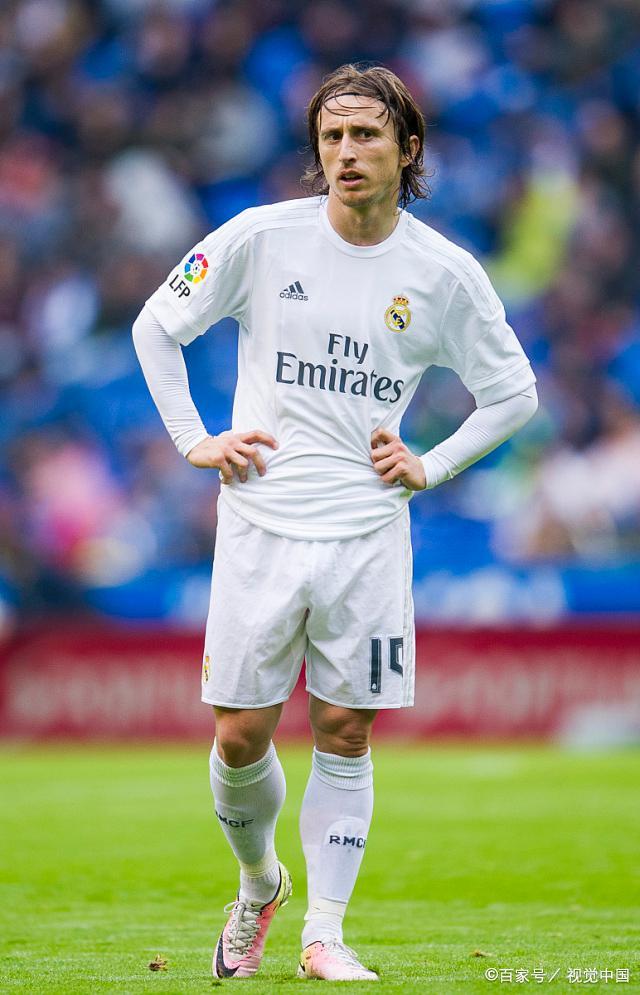 克罗斯评历史最佳11人：C罗左边锋，梅西前腰，马尔蒂尼入选