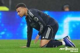 为什么捕手在给暗号时要用大腿和护具遮挡对方跑垒员的视线